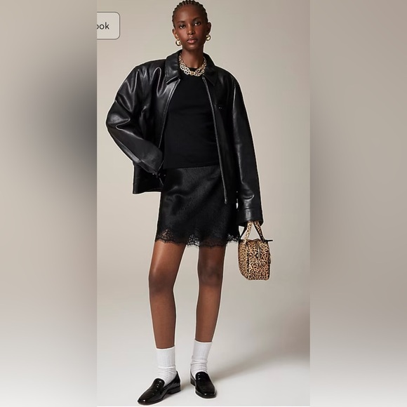 J.Crew Carolyn fitted crewneck sweater in merino wool in black - Picture 2 of 9